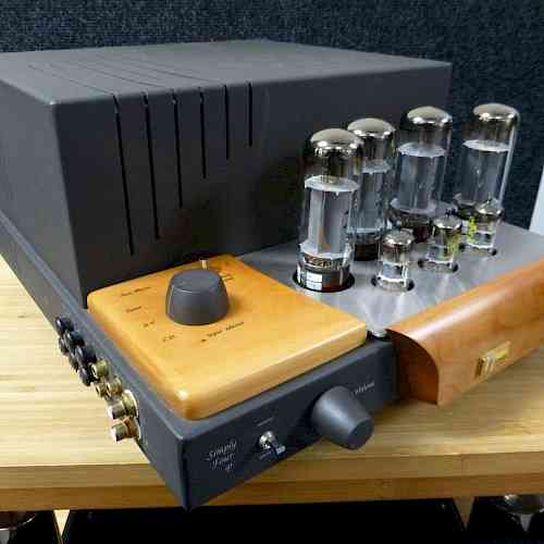 Used Unison Research Simply Four Valve Amp with Bor...