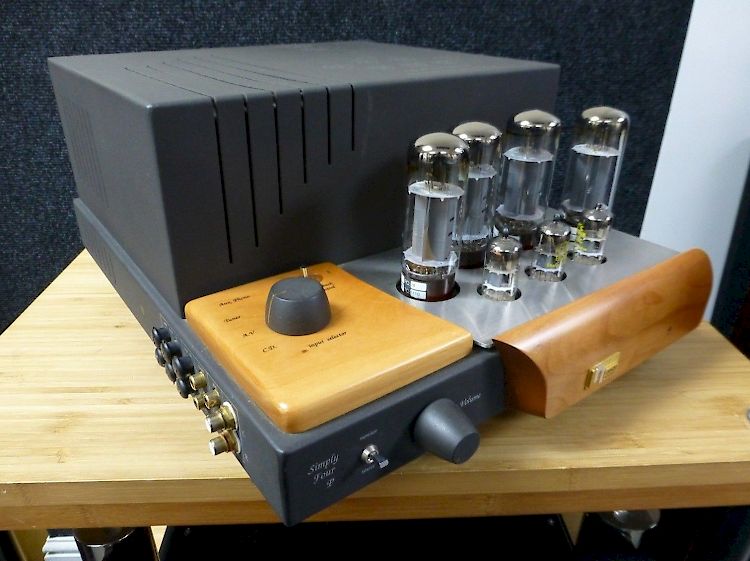 Thumbnail Image of Unison Research Simply Four Valve Amp with BorderPatrol Power Supply For sale at iDreamAV