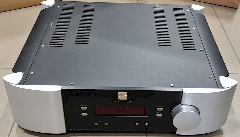 Image of Used  Simaudio Moon i-7 RS Integrated amplifier  for sale