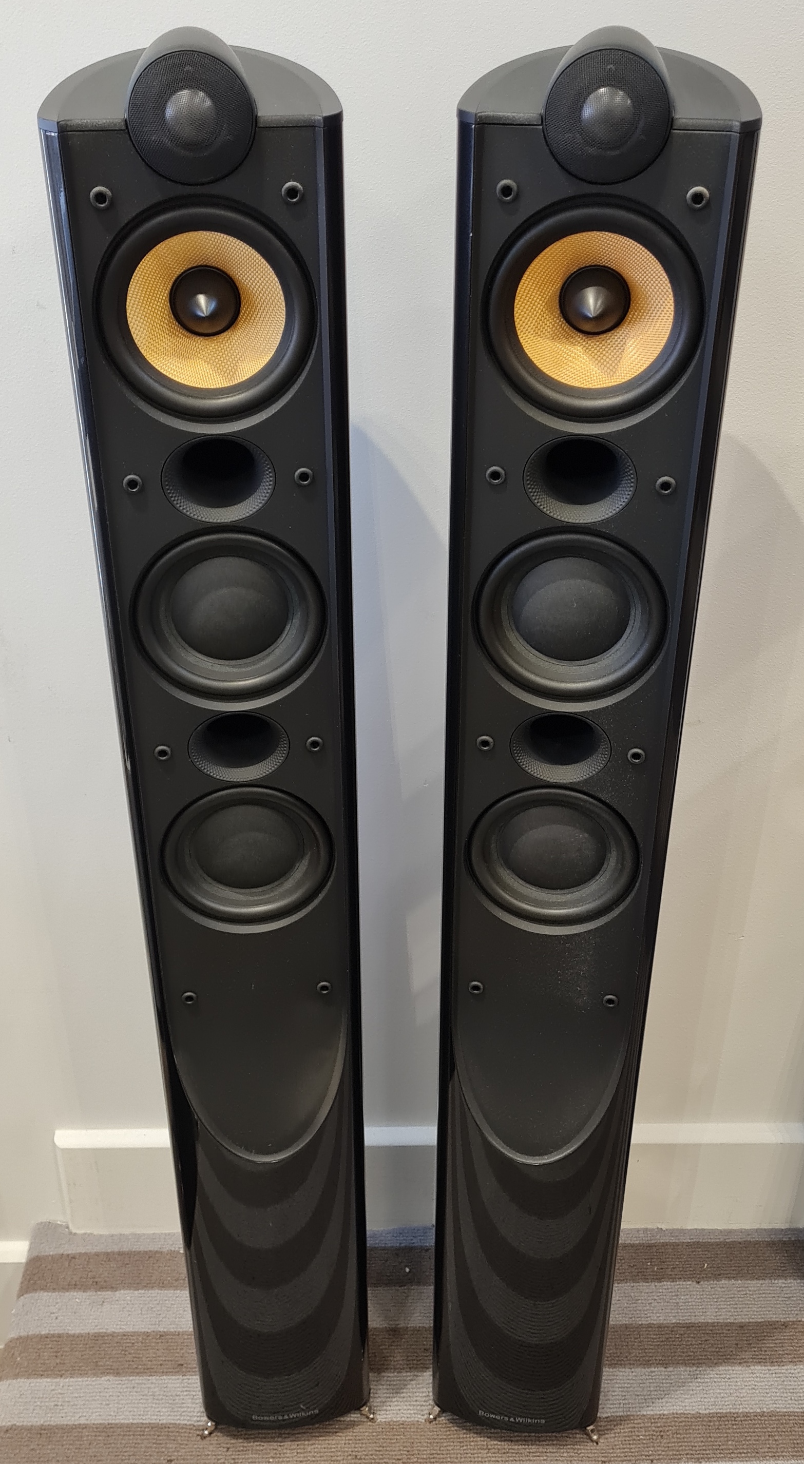 Picture of Bowers & Wilkins XT4