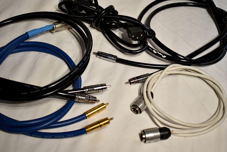 Image of Linn LK1 Pre Amp and Linn Dirak - Used condition - Mains cable included For sale at iDreamAV